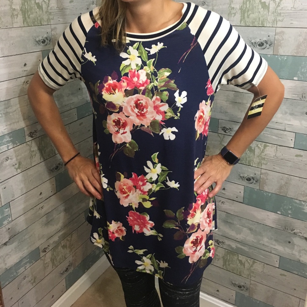 Adorable floral & stripe color block tee 💐